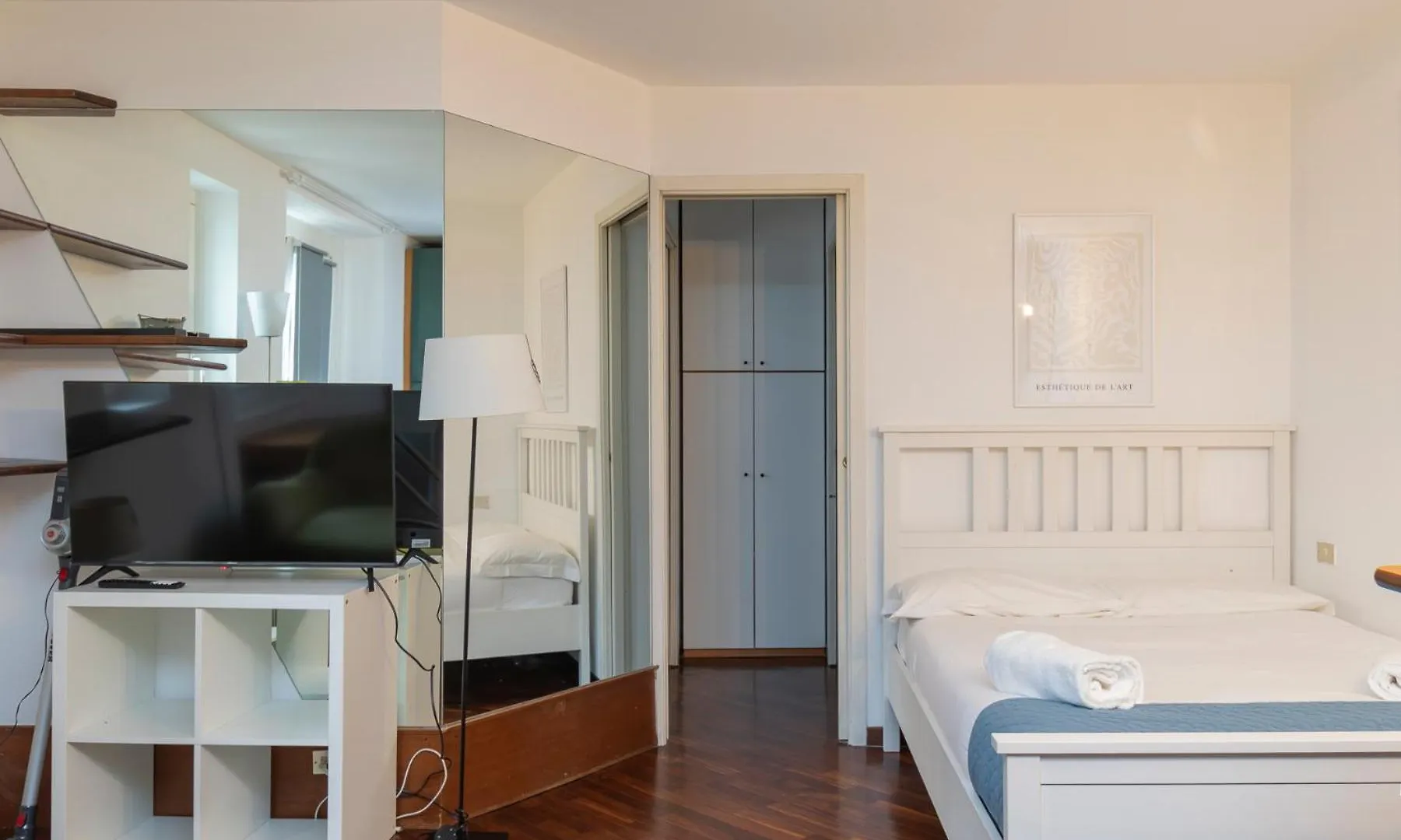 Xenia Apartments - Lovely Studio In Corso Genova 10 Min From Duomo Milan Italy