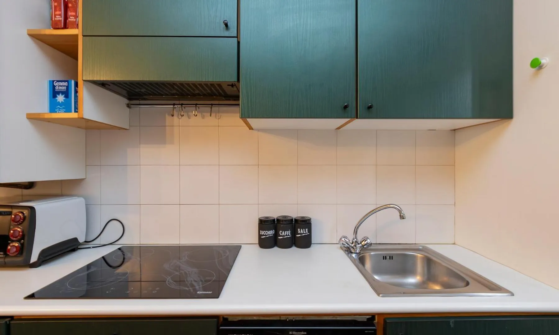 Xenia Apartments - Lovely Studio In Corso Genova 10 Min From Duomo Milan