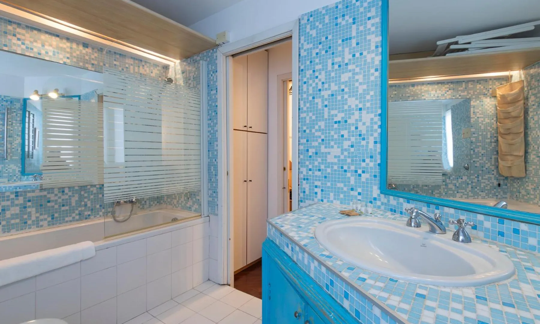 Xenia Apartments - Lovely Studio In Corso Genova 10 Min From Duomo Milan Italy